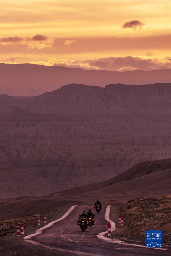 （鏡觀(guān)中國·新華社國內新聞?wù)掌恢芫x）（6）國道之行 從雪山奔向大海丨札達土林：唯有時(shí)光才能造就如此之美