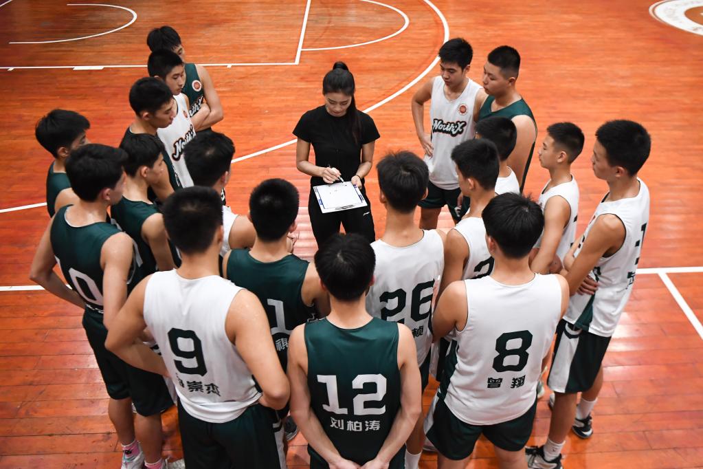 新華全媒+｜是教師也是教練，這個(gè)“95后”女孩帶出全國冠軍