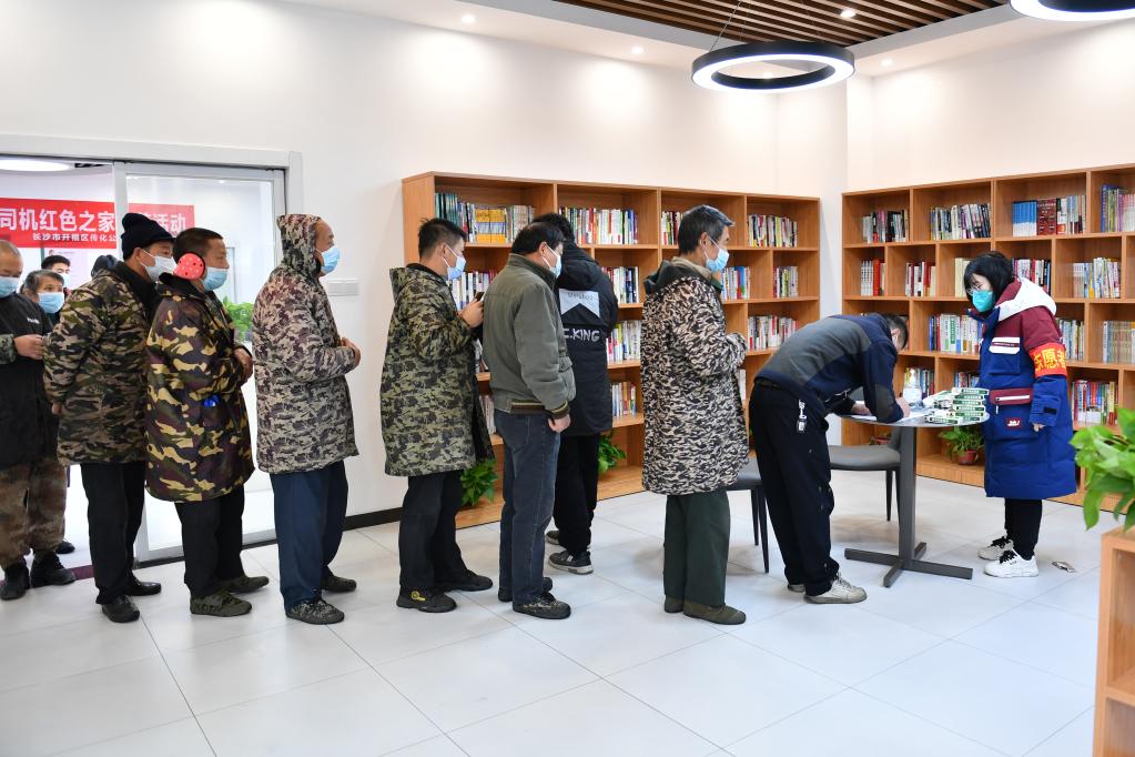新華全媒+丨長(cháng)沙：“共享藥箱”為外賣(mài)騎手、快遞員等群體保駕護航