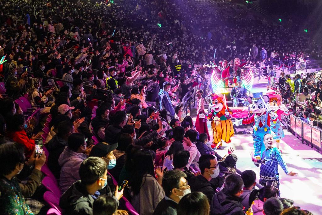 新華全媒＋｜元旦假期消費市場(chǎng)：人氣漸旺，暖意漸濃
