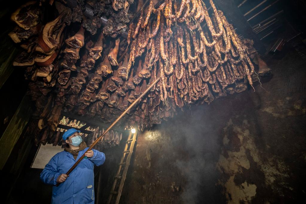 重慶城口：“老臘肉” 成鄉村特色致富“新產(chǎn)業(yè)”