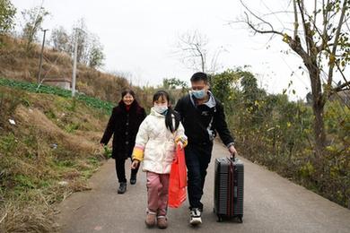 3000里回家路，女兒和媽媽在家等我