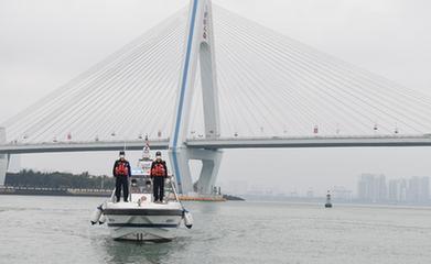 新華全媒+丨海南?？冢荷蠞O船 送祝福