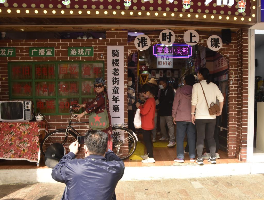 新春走基層丨?？冢候T樓老街年味濃