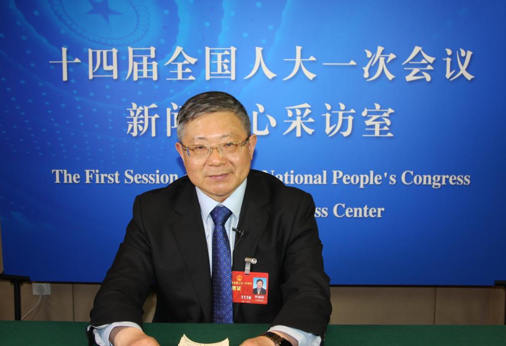 代表委員議政錄丨羅嗣海代表：讓畢業(yè)生的專(zhuān)業(yè)、就業(yè)的意向和經(jīng)濟社會(huì )發(fā)展需求有效匹配