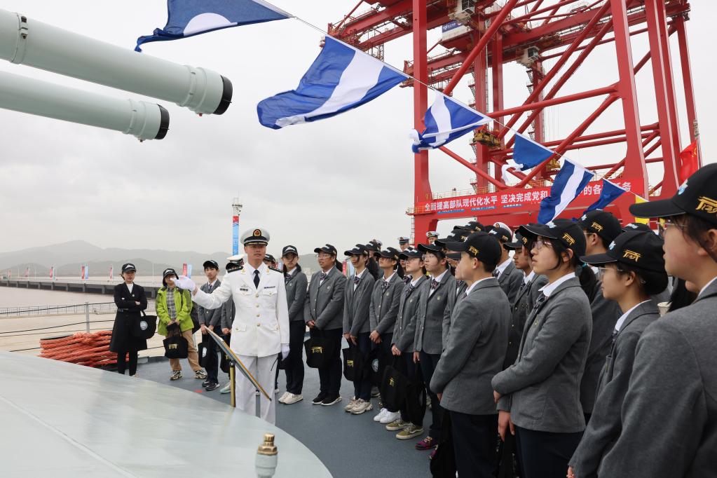人民海軍開(kāi)展多項主題活動(dòng)紀念成立74周年
