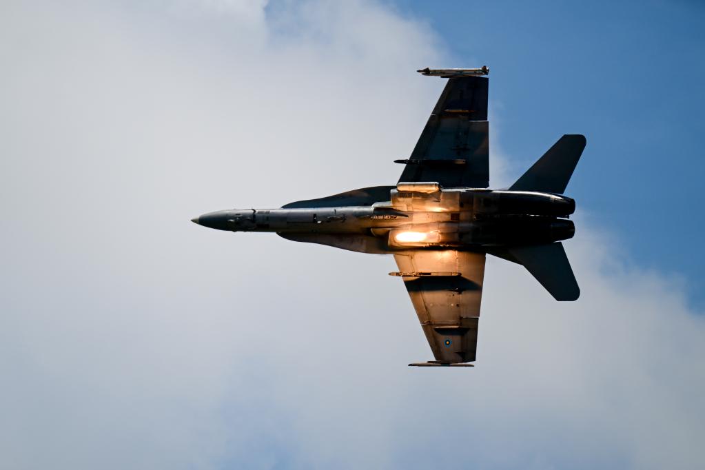 蘭卡威?？照梗猴w行表演精彩繼續