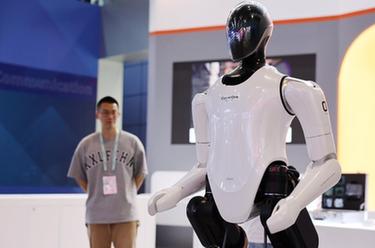 新華全媒+丨科技創(chuàng  )新應用“點(diǎn)亮”2023中關(guān)村論壇