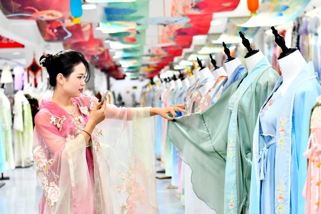 山東曹縣：聚力發(fā)展漢服產(chǎn)業(yè) 助力鄉村振興