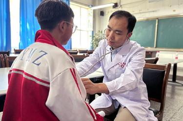 送醫送教 情暖高原——青年科技干部青?；鶎有幸?jiàn)聞