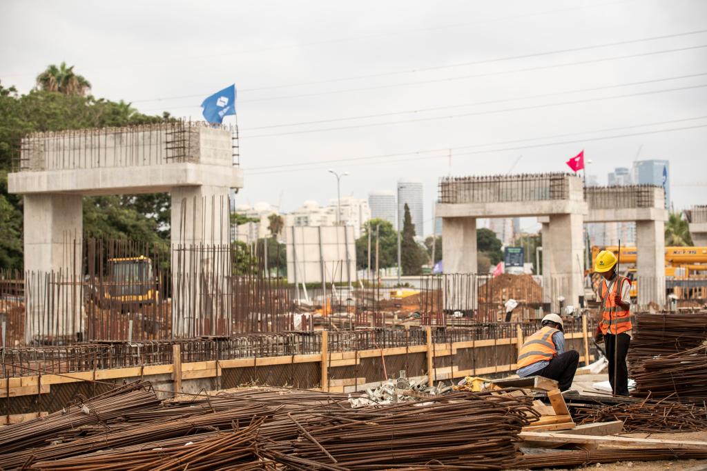 高溫下，特拉維夫輕軌建設正酣