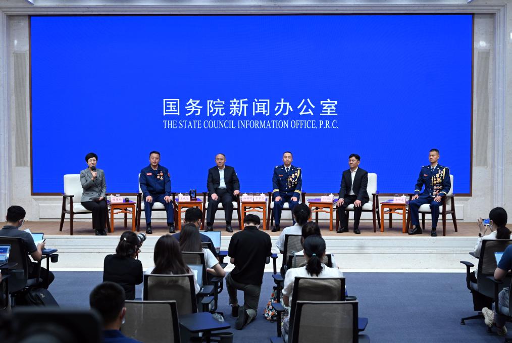 新華全媒＋丨國新辦舉行“最美應急管理工作者”中外記者見(jiàn)面會(huì )