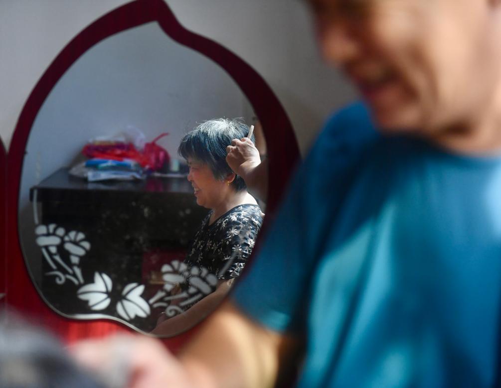 20年光陰，他的陪伴“點(diǎn)亮”她的黑色世界