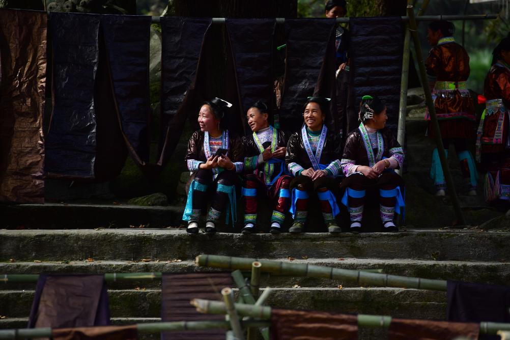 廣西苗族這件衣服，一做就是一年
