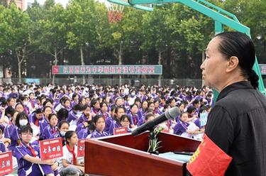 “同學(xué)，你好！”