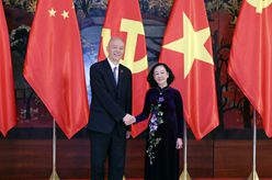 蔡奇同越共中央政治局委員、中央書(shū)記處常務(wù)書(shū)記張氏梅舉行會(huì )談