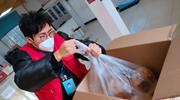 他們因疫情滯留西安，主動(dòng)當起了志愿者