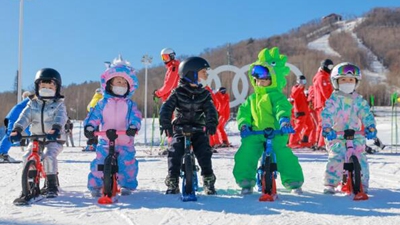 吉林各大雪場(chǎng)“開(kāi)板”，新玩法續寫(xiě)冰雪熱