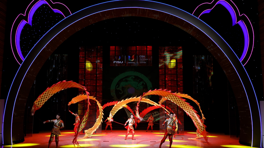 “中華體育精神頌”成都大運站中國功夫專(zhuān)場(chǎng)展演暨優(yōu)秀運動(dòng)員交流活動(dòng)在大運村舉行