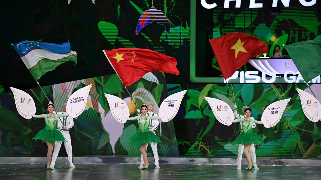 參賽代表團旗幟入場(chǎng)