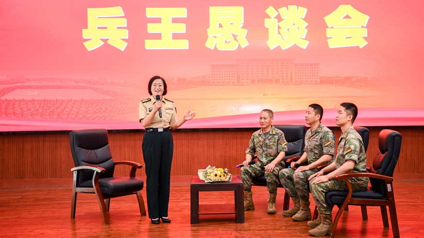 “云課堂”激揚“兵王”夢(mèng)——記“最美新時(shí)代革命軍人”顧愛(ài)云