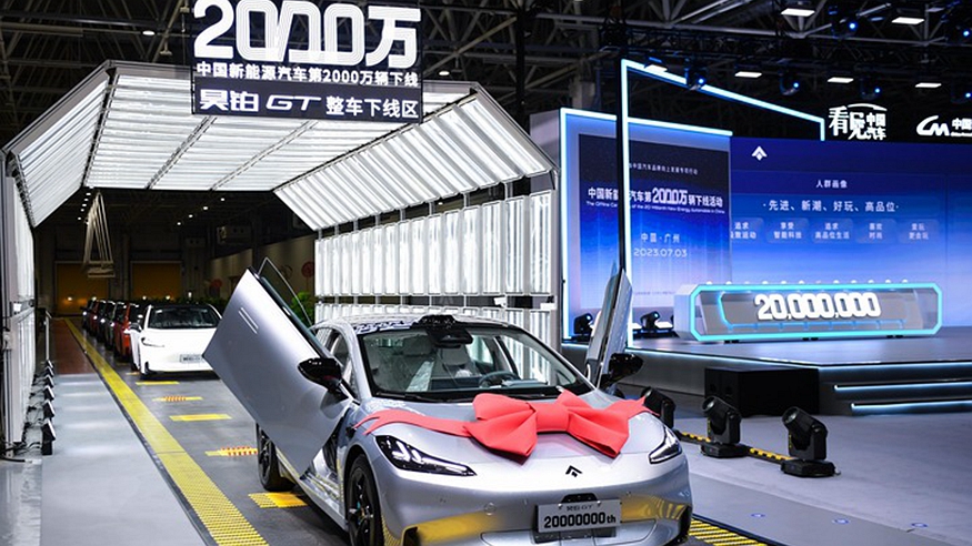 超3000萬(wàn)輛！中國“小車(chē)輪”駛出新高度