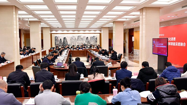 2023年新華社新聞學(xué)術(shù)年會(huì )召開(kāi)，主題為“深入學(xué)習貫徹習近平文化思想，加快推進(jìn)喉舌耳目智庫職能深度融合”